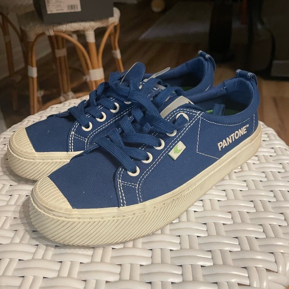 Pantone Blue Sneakers Womens Size 7 - Picture 3 of 10